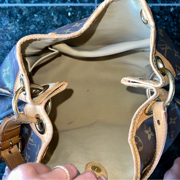 LOUIS VUITTON - Picture 10 of 10